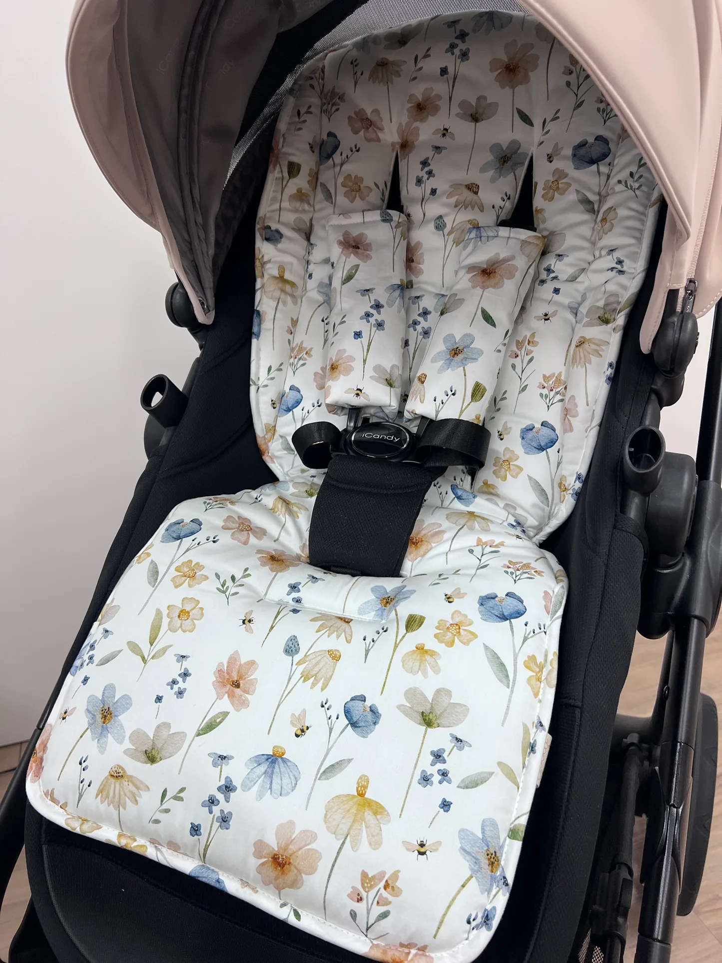 Cuddle Bug & Co Universal Pram Liner Meadow1 Cuddle Bug & Co Universal Pram Liner Meadow - Image 2
