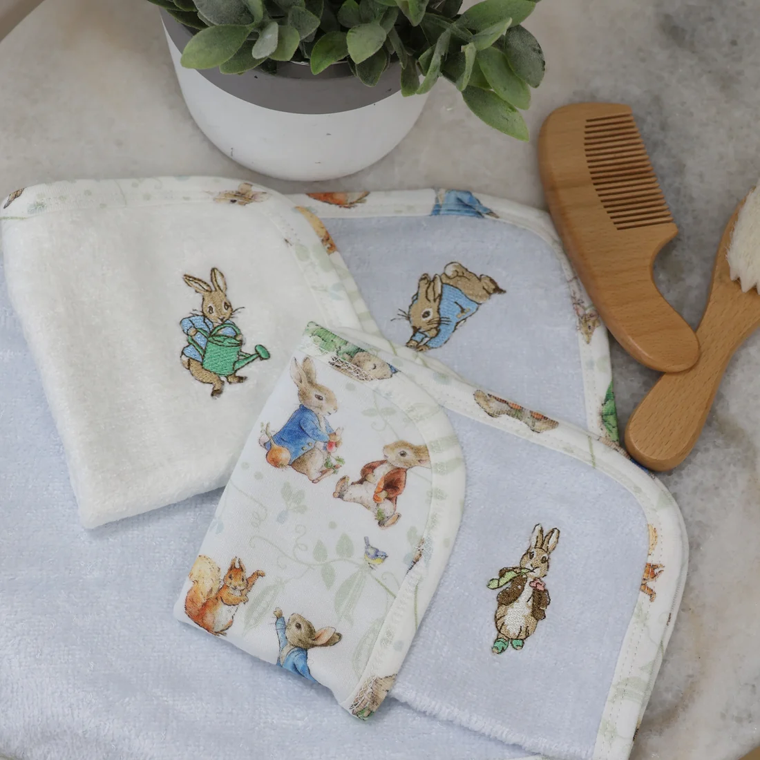 Peter Rabbit & Benjamin Bunny 3pk Face Washers1 Peter Rabbit & Benjamin Bunny 3pk Face Washers - Image 2